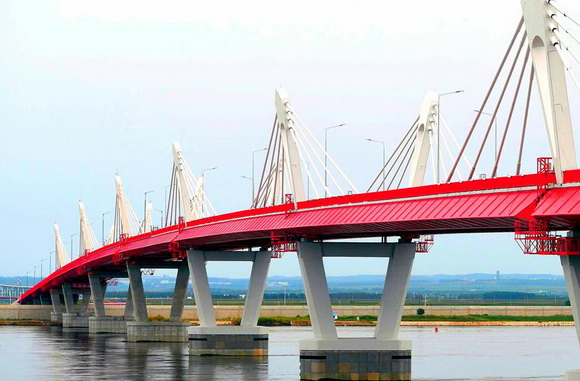 Мост в Китай построен из российской стали